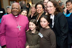 [desmond_tutu_julie_dorf.jpg]